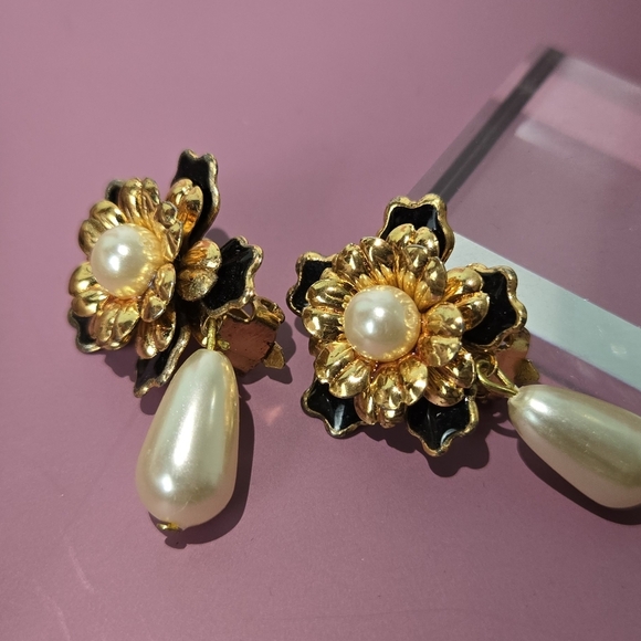 Elegant Gold and Black Enamel Floral Pearl Drop Clip Earrings - Picture 5 of 16